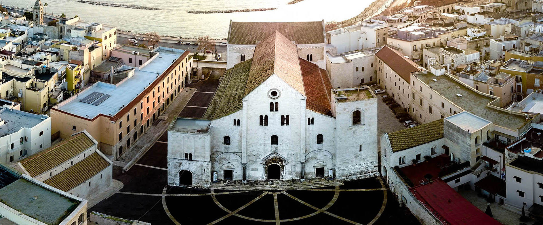 Fotografia della Basilica di San nicola dal drone